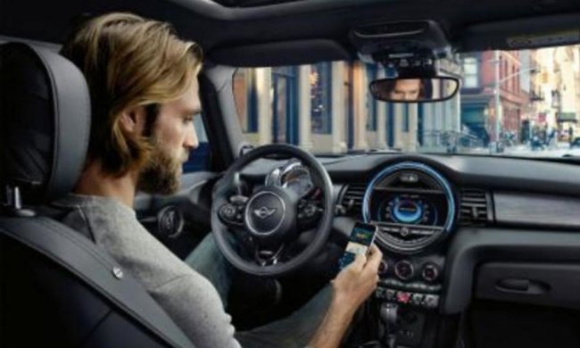 В сеть слили первые фото нового хэтчбека MINI
