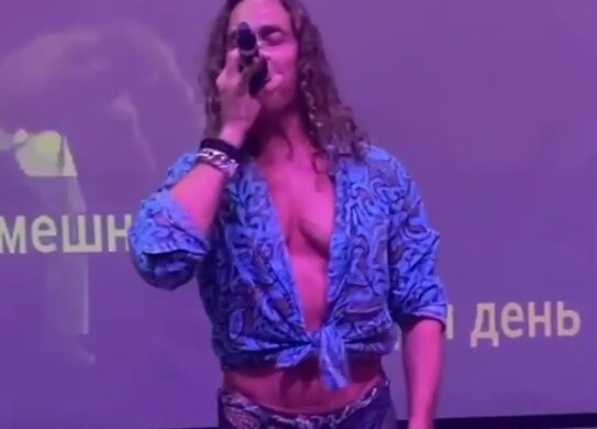 Как ни странно, мы по-прежнему вдвоем", - Тарзан песней ответил на слухи о разводе с Королевой