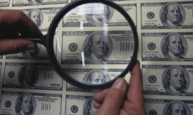 Україну заполонили донецькі долари