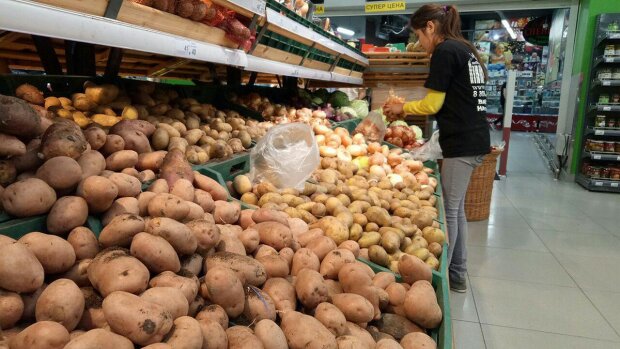 Овочі і фрукти стануть "золотими": ціни на основні продукти викликають в українців істерику