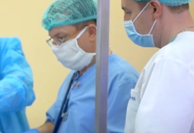 Медики, кадр из видео, изображение иллюстративное: YouTube