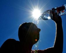 Врачи рассказали, как пережить летнюю жару: 5 простых советов