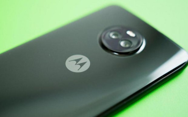 Moto Z3 Play: в мережі показали живі фото смартфона