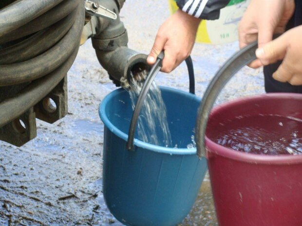 Ни помыться, ни попить: киевлян оставят без воды, адреса "счастливчиков"