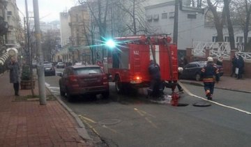 В центре Киева горел цветочный магазин (фото, видео)