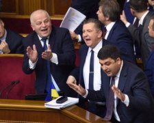 "Достойная" минималка: сколько украинцев получают ниже пояса