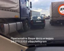 Сразу две аварии заблокировали движение на столичной Окружной