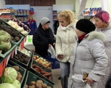 Свинская эстетика "русского мира": оккупанты превратили магазин в хлев