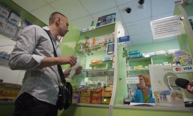 Головне за ніч: карантин в українських аптеках та пенсійний сюрприз