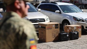 Автомобілі, дрони та роботизований комплекс для військових