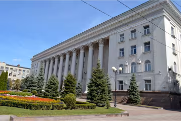Горе-чиновник спалився за переглядом "полунички": українці плачуть від сміху