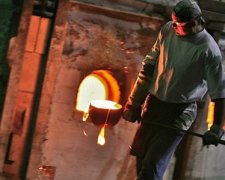 На Львівському заводі через аварію стався витік розплавленого скла (відео)