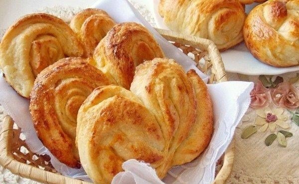 Найароматніші плюшки з топленим маслом і цукром