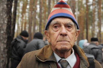 Пенсія кожному другому: нова витівка Гройсмана прирече українців на голодну смерть
