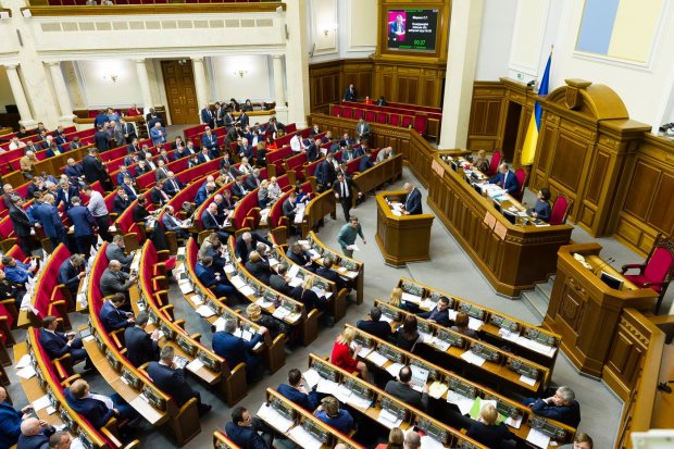 Субсидії, зарплати і захмарний долар: все, що необхідно знати українцю про держбюджет-2019