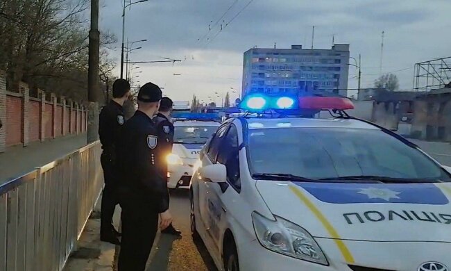 Днепрянин вломился в магазин и угрожал продавщице топором — денег не заработал, но на проблемы нарвался