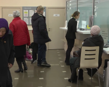 Отделение "Ощадбанка". Фото: скрин youtube