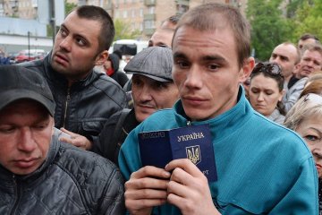 Без денег, работы и надежды: как над украинскими заробитчанами издеваются в Польше