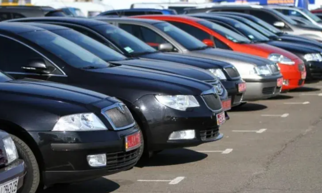 Автомобілі, фото із вільних джерел