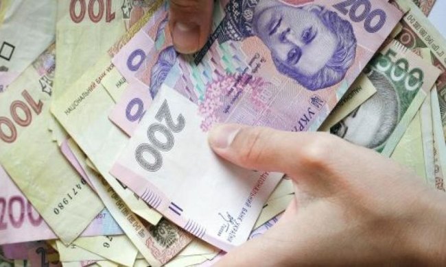 Працівник "ПриватБанку" обдурив клієнтів на півтора мільйона