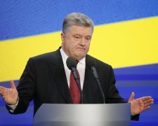 Порошенко шлепнул девушку по лицу за безобидный вопрос: "просто озверел, стал сатаной"