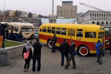 На Майдан звезли ретротролейбуси та буси (фото)