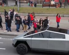 В Одесі нова "крихітка" Маска потрапила під приціл камер – відео з Tesla Cyberrtuck злили в мережу