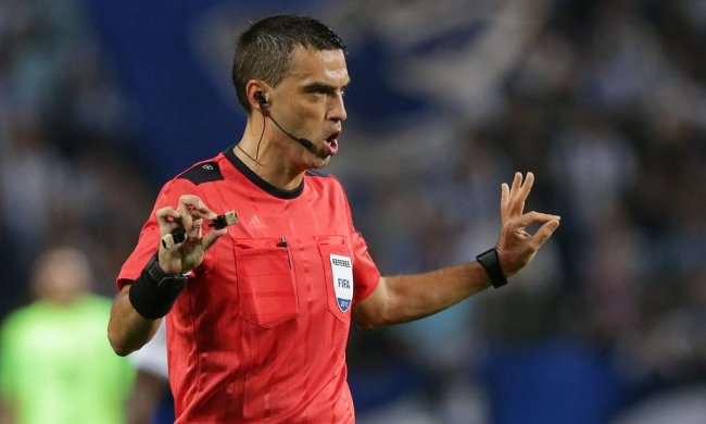 Суддя зробив пропозицію коханій під час футбольного матчу: відео