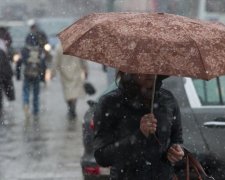Синоптики попередили про дощі та ожеледицю