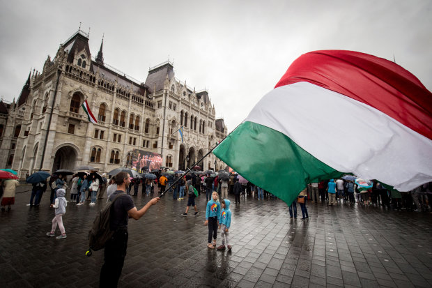 Угорщина накинулася на уряд України через полуфашистський закон