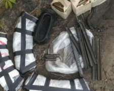 СБУшники знайшли на Донеччині відразу два склади зі зброєю