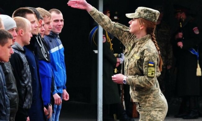 В Украине начался осенний призыв: "Явка в военкомат не означает…"
