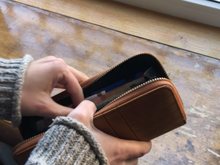 Кошелек, деньги. Фото: скрин youtube