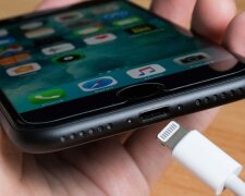 Никаких зарядок за тысячи гривен: ЕС заставит Apple перейти на обычные USB-разъемы