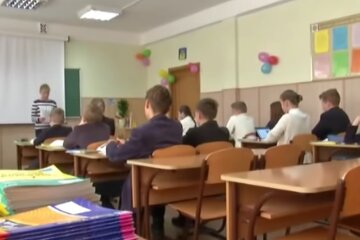 Обучение в школе, кадр из видео