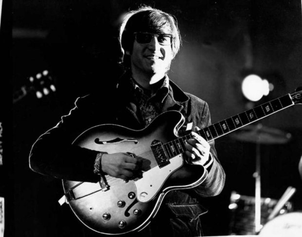Нашли потерянную гитару Джона Леннона