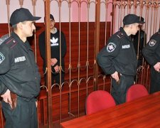 Полиция и Нацгвардия будут временно охранять суды