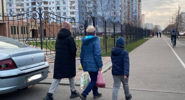 Украинцы на улице, фото: Знай.ua