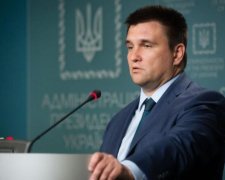 Климкин с "грустной улыбкой" отреагировал на вояж Путина в Австрию