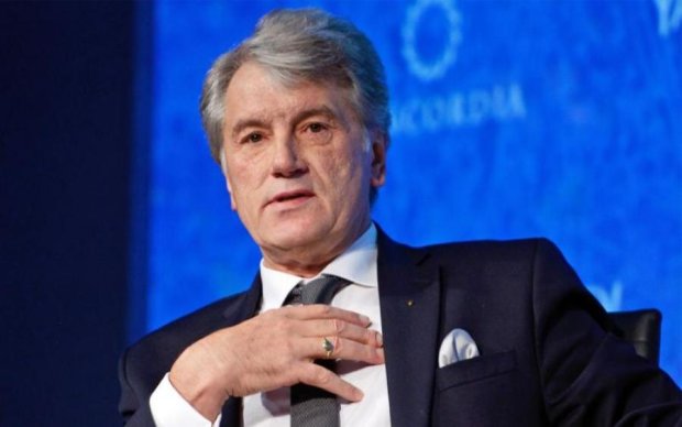 Ющенко прокоментував санкції Порошенка: пізно і мало