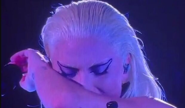 Леди Гага, кадр из выступления