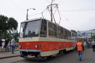 В Киеве трамвай переехал человека