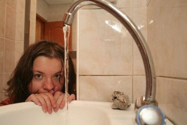 Украинцы скоро будут мыться в Днепре из-за роста цен на воду