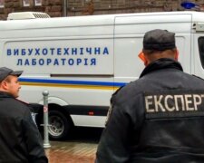 В Киеве заминировали очередной мост: взрывчатку искали с кинологами и спасателями