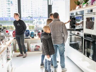 Магазин техніки, фото з вільних джерел