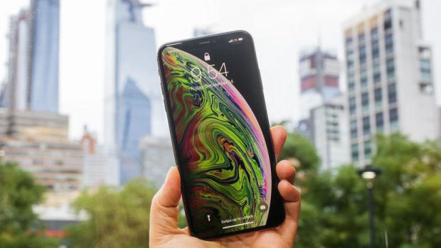 Распадается в руках: владельцы iPhone XS Max назвали главные недостатки смартфона