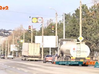 Светофор, контролирующий скорость автомобилей, фото "Джедаи"