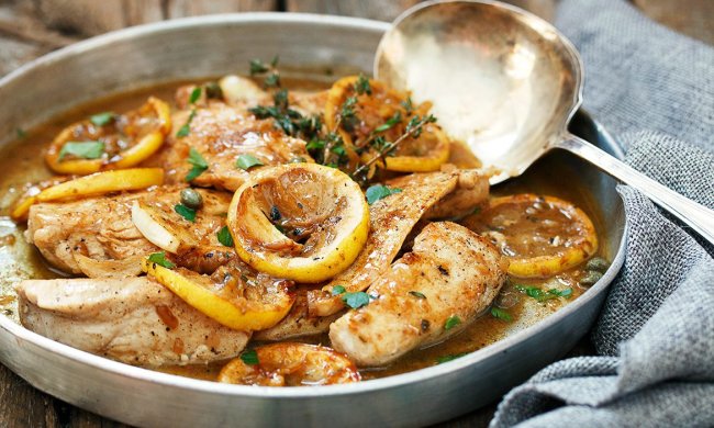 Рецепт пікантної лимонної курки на сковороді