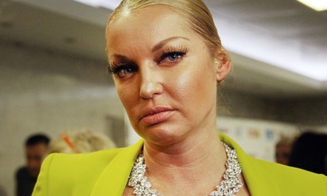 Набрякла Волочкова у туфлях-копитах довела фанатів до сказу: фото