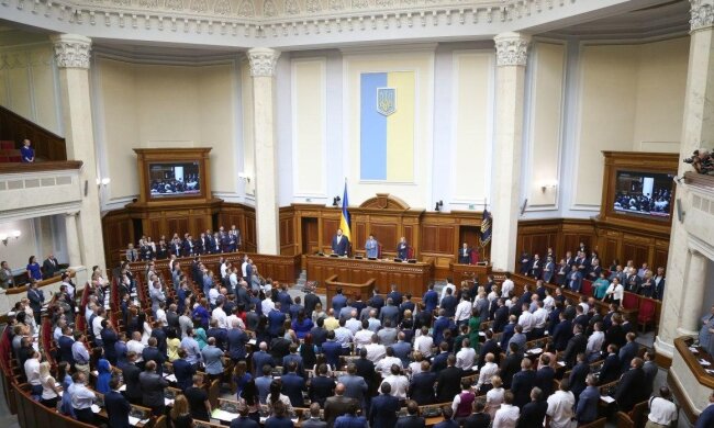 Аборт без дозволу батьків: українців приголомшили новим законом, що ще готують "слуги народу"